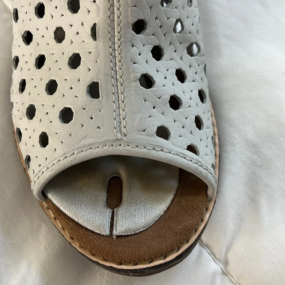 HOT Open Toed Booties - Picture 4 of 9